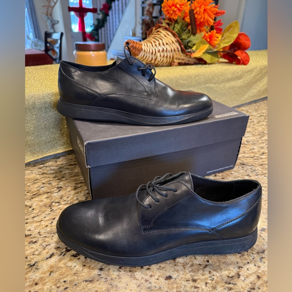 Kenneth Cole Reaction men's black dress shoes (NWOT)
